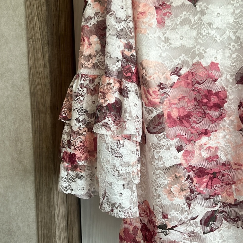 Floral Lace Top - Picture 6 of 6